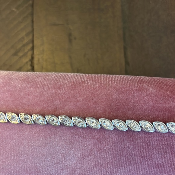 MARKS & SPENCER GORGEOUS SPARKLY BRACELET 7 1/2 inch - Picture 2 of 2